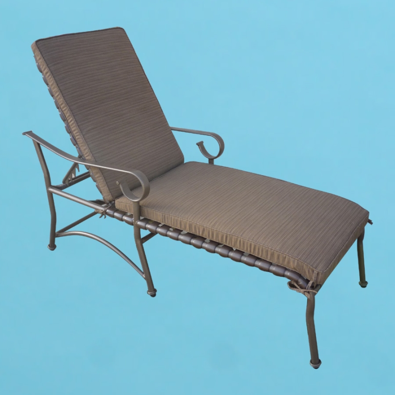 Chaise lounge with flat arms